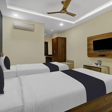 Collection O Hotel Swagath Pride Mancherāl Exteriör bild