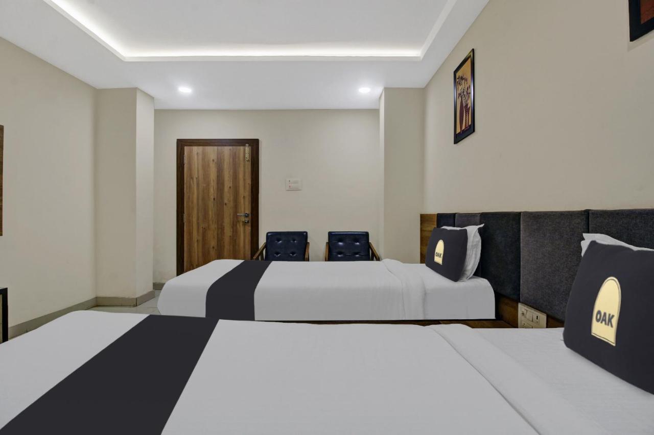 Collection O Hotel Swagath Pride Mancherāl Exteriör bild