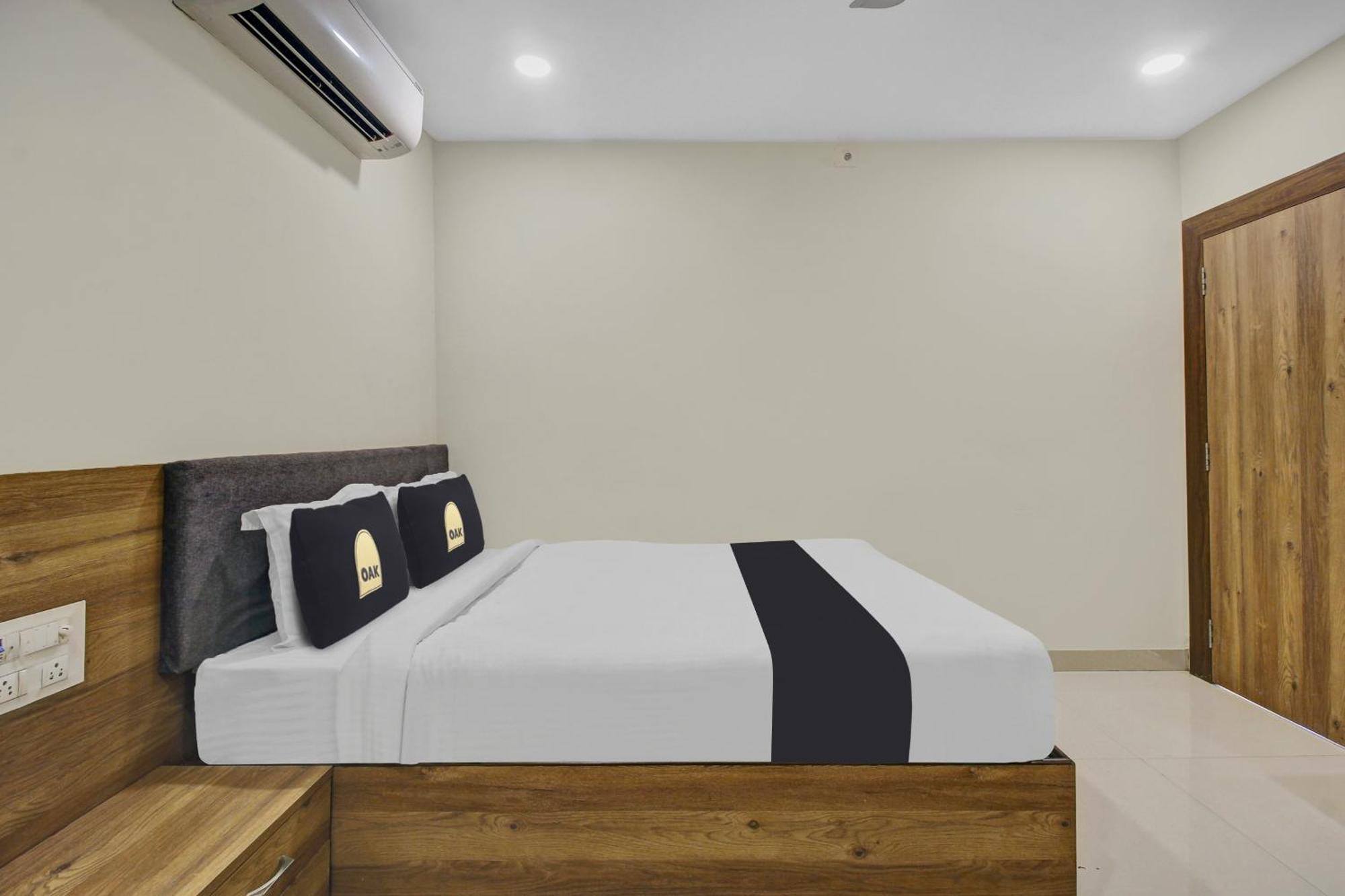 Collection O Hotel Swagath Pride Mancherāl Exteriör bild