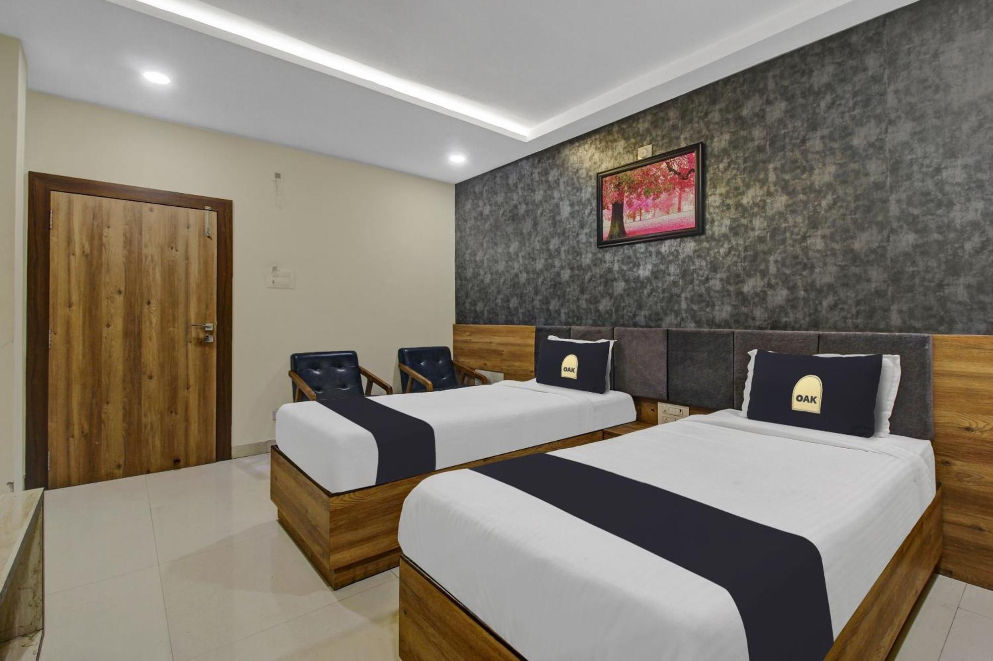 Collection O Hotel Swagath Pride Mancherāl Exteriör bild