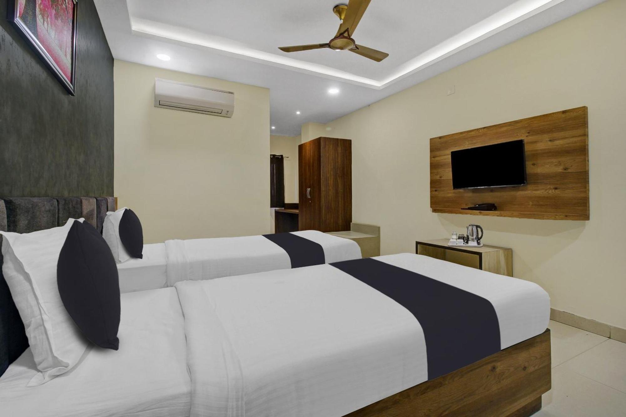 Collection O Hotel Swagath Pride Mancherāl Exteriör bild