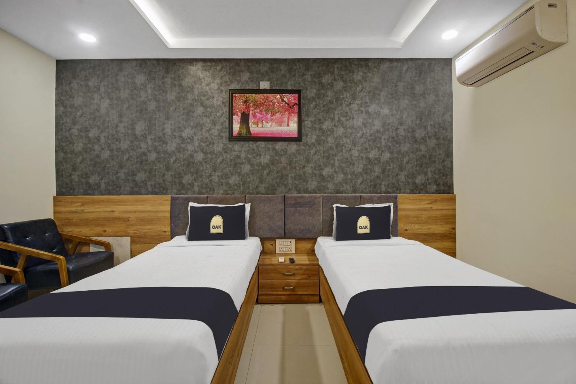 Collection O Hotel Swagath Pride Mancherāl Exteriör bild
